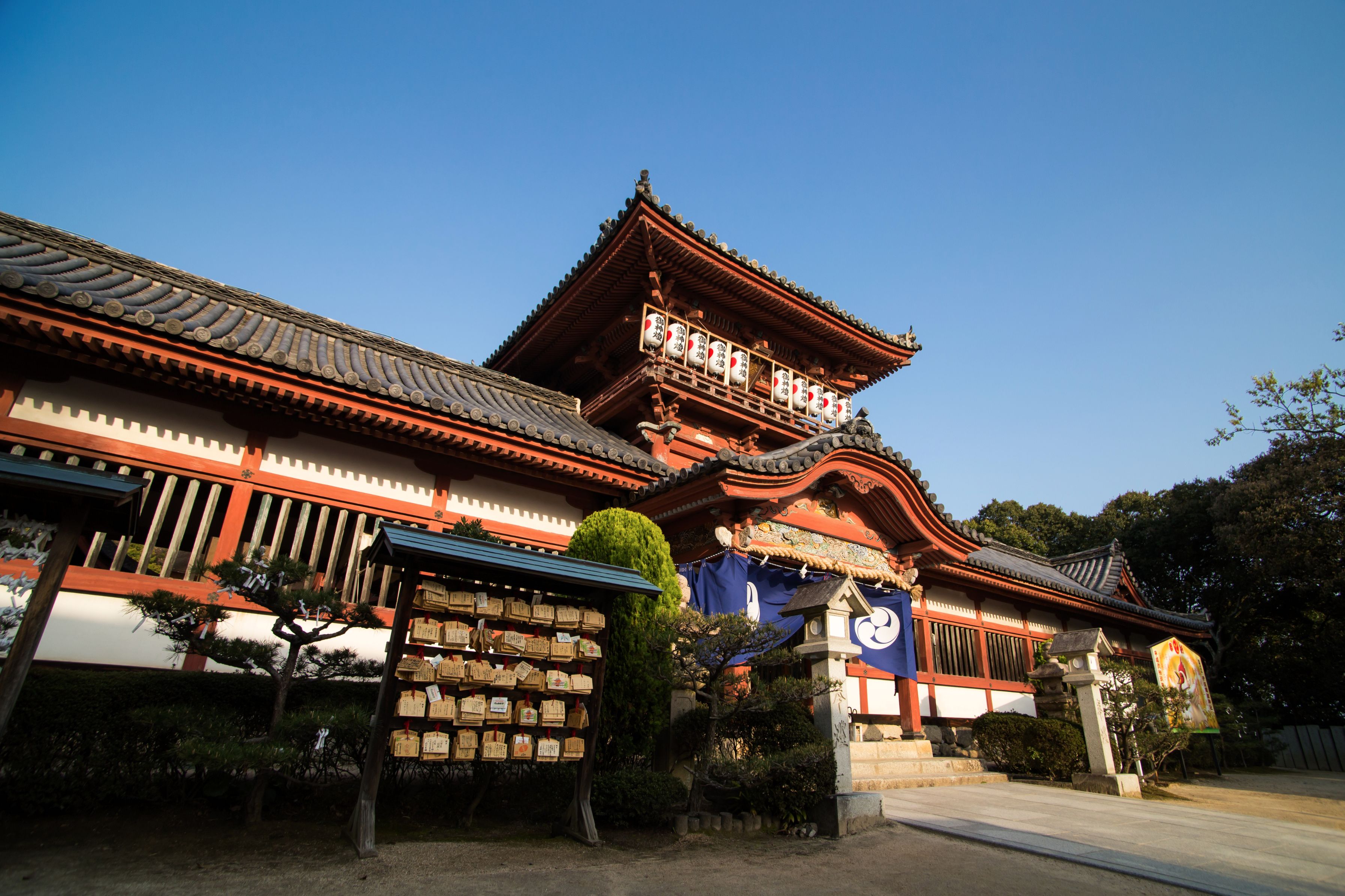 Front view of Isaniwa Shrine